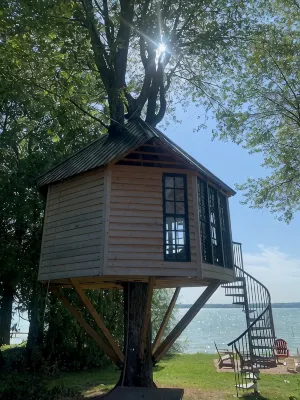 Experience Lakeside Luxury: Your Ultimate Retreat Awaits on Long Lake!