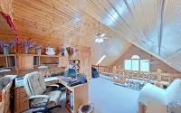 Secluded 3400 Sq Ft Log Cabin Retreat with Modern Comforts & Screne Nature views - Homestays