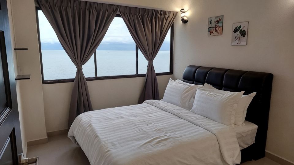 Batu Ferringhi Luxury Seaview Suite - 3Br
