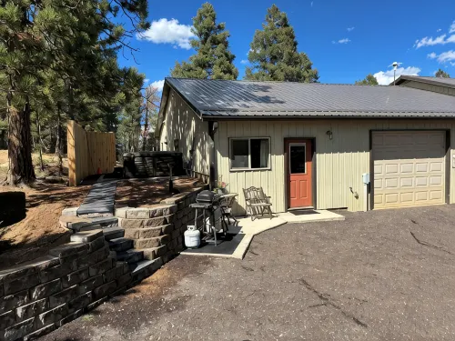 Amazing secluded apartment on 27 acres with Pikes Peak view