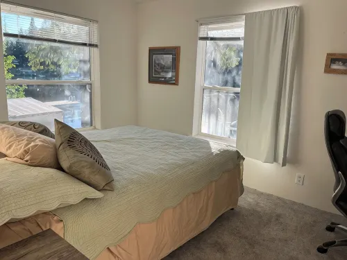 3-bedroom lakefront cabin with WiFi, AC and a private dock.  Bring the family!