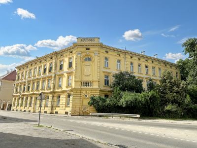 Unique family home next to fortress + free parking