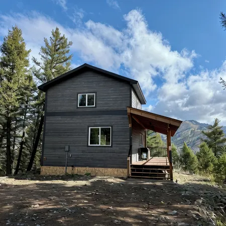 New Mountain Cabin perfect for outdoor enthusiasts- hiking, fishing, relaxing!
