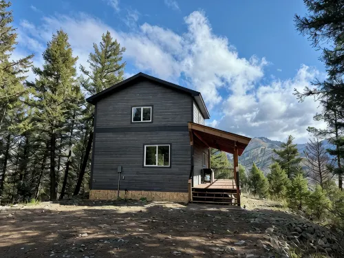 New Mountain Cabin perfect for outdoor enthusiasts- hiking, fishing, relaxing!
