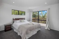 Pet-Friendly Deck Retreat w/ Marina Views! - gimnasio