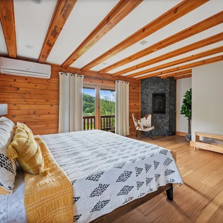 Private Estate, Indoor Pool, March Specials! Giant Game Lodge