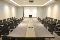 Silk Road Wenlan Hotel (Urumqi Economic Development Wanda Railway Station)