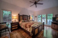 Cozy Family Mountain Home in Seven Springs - 4-Star