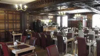 The Green Dragon Hotel - breakfast