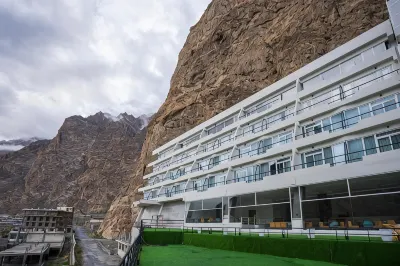 Pearl Continental Attabad Lake Hotel a 