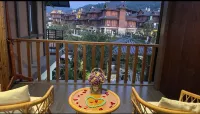 Changxia Jiuju - Mangshi Koi Viewing | Designer's Sojourn Villa (Dai Ethnic Ancient Town Store) - Mountain view