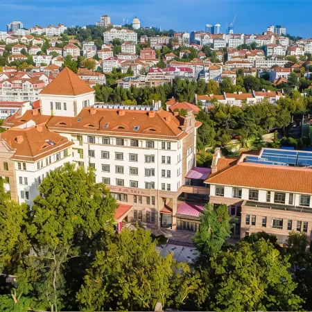 Qingdao Haida Academic Exchange Center (People's Hall Subway Station) Отели рядом с достопримечательностью «Протестантская церковь»