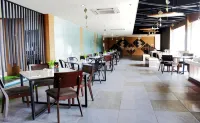 Front One Akshaya Hotel Karawang - breakfast