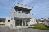 Crystal B&B - Homestays
