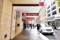 Megaboom City Hotel Hoteles cerca de Galerías Victoria