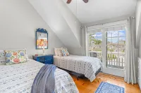 Maushop Village-Exceptional, 2 Bedrooms, Sleeps 4, 1.5 Baths, with Great Views.