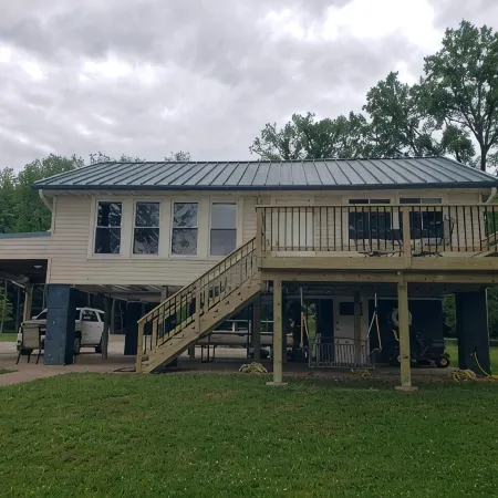 Osage River Get-Away, kayaks included! Relaxing with a beautiful view
