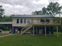 Osage River Get-Away, kayaks included! Relaxing with a beautiful view