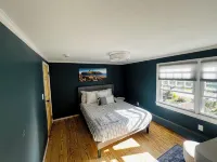 Charming 4-bedroom house with game room loft, WiFi and AC in Wells near harbor