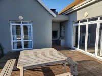 The Grace @ Pelican Bay is a delightful canal-side retreat located in Port Owen. - Homestays