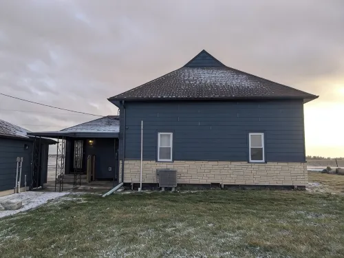 Delightful 2-bedroom house with WiFi, AC between Greentown & Kokomo