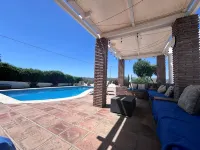 Luxury detatched Spanish Villa Spacious with Private Pool-in Lake Vinuela Valley - Wifi