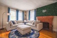 Boston 4BD-5 min walk to Train&Beach/10min-Airport-Free Parking - Homestays