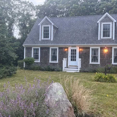 Vineyard Haven Oasis!