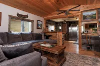 Historic 2.5-bedroom cabin w/sleeping porch - Chalets