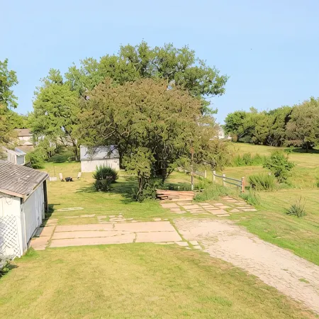 Gorgeous 1908 Estate on 1 acre of land. 6 blocks from Grinnell College.