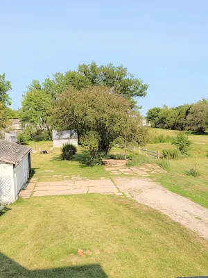 Gorgeous 1908 Estate on 1 acre of land. 6 blocks from Grinnell College.