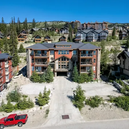 Big White Ski In Ski Out Condo with brand new hot tub!