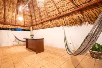 Family-sized entire house with private pool. 10 minutes to a black sand beach! - Homestays