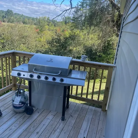 3-bedroom house in charming Meredith with WiFi, AC. Enjoy your stay