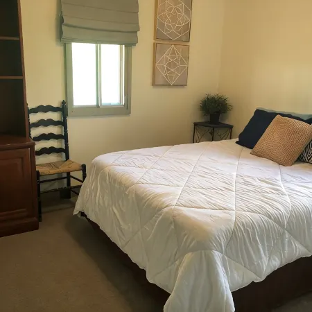 Charming farmhouse property on 20 acres of land, comfortably sleeps 13