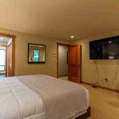 Bridle Trails Treehouse Rooms