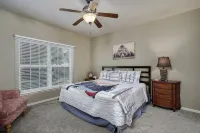 Cottage with 2 Pools, Splash Pad and Private Hot Tub - Country Houses