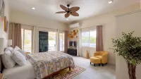 Coral Bay Chateau - Luxury Villa in Treasure Beach โรงแรมใน