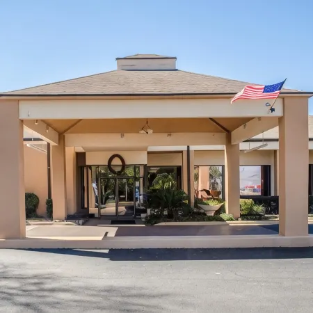Quality Inn & Suites Pensacola Bayview
