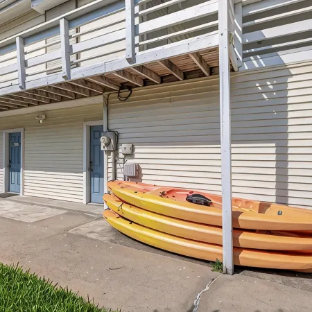 Canal front home w/ underwater green lights, pool,boat ramp, near the beach