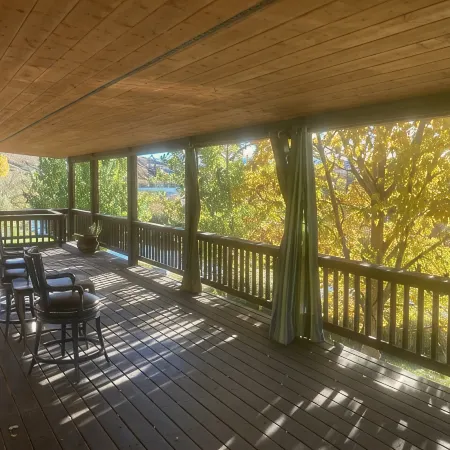 Spacious River House minutes to Hot Springs & WY Dino Center
