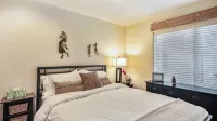 In-Town Townhome, Ski-in-Out. Walk to Everything - 2Bd-2.5BA, Laundry- Shuttle - 2-Star