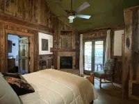 Fish Camp at Waterdance - Log Cabin On The River - Wifi