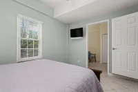Dog Friendly Obx Retreat, Walk to Beach, Sleeps 2