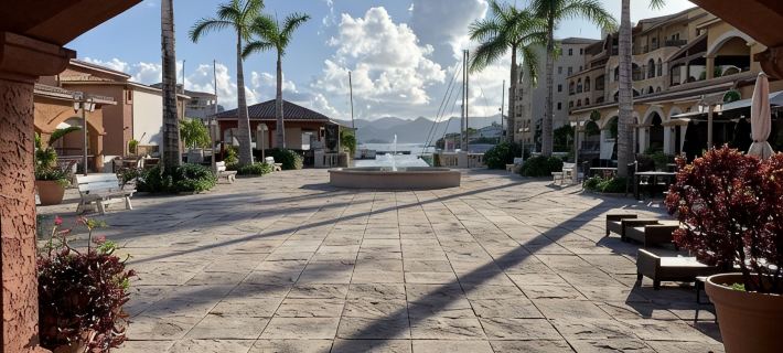 Luxurious Porto Cupecoy Hotels in Lowlands
