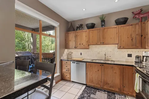 Best Whistler Village location | Free parking | Pool/Hot tub | 2-level condo - Jacuzzi