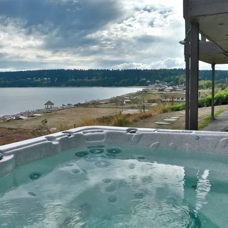 Year Round Beachfront Escape.  Mountain Views, Hot Tub, Dedicated Retreat Room