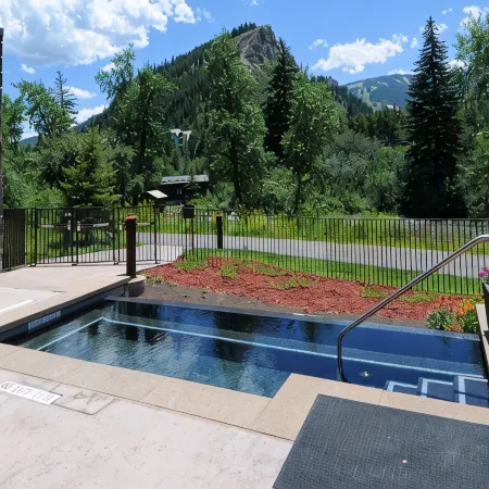 Ski In/out, Resort and Spa, REMODELED 2024, Ski Valet, HotTub,  Health Club,Spa