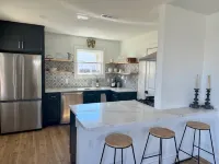 Charming 2-bedroom bungalow, near fabulous wineries, 25 mins from Marble Falls