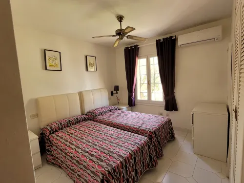 Free unlimited WiFi-Air Conditioned-BBQ-Rooftop Solarium-2 Bed 2 Bath Villa